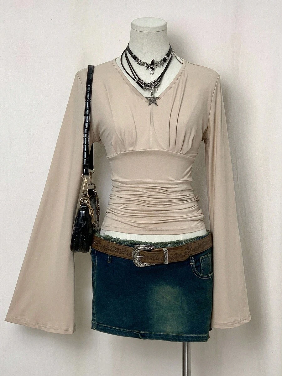 EgrlEra 女式纯色 V 领喇叭袖褶皱修身时尚 T 恤 - 米色 - 查看 1