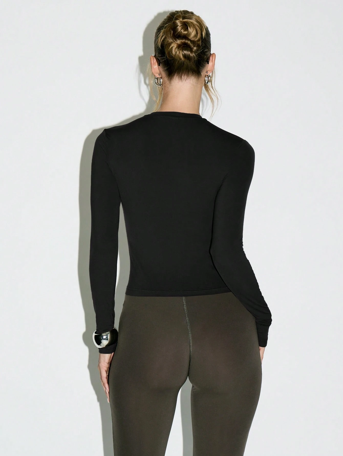KIZN Seamless Crew Neck Long Sleeve Form Fitting Top