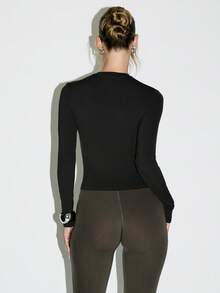 KIZN Seamless Long Sleeve Crew Neck Fitted Top Form Hugging Essential Basic Fall Winter Layering Silhouette Minimalist Everyday Staple Wardrobe - Black - View 2