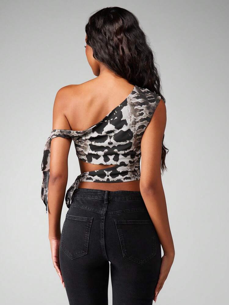 MISSGUIDED Tie Dye Print Crop Top One Shoulder Design Sleeveless Bralette Summer Festival Casual Party Asymmetric Cut Butterfly Sleeve Club Wear Contemporary Fashion Statement