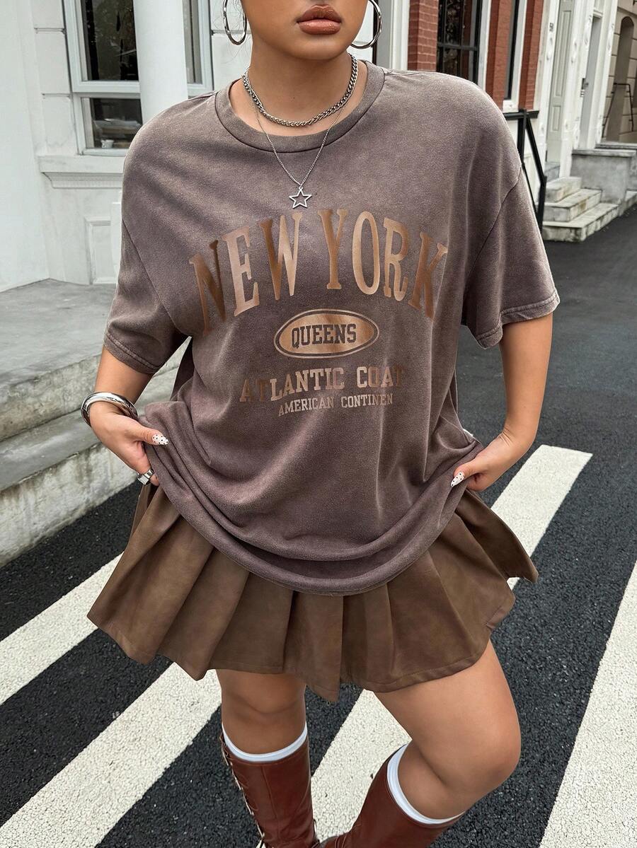 SHEIN EZwear Áo thun họa tiết cỡ lớn cho nữ, Áo phông cỡ lớn, Thời trang dạo phố, Quần áo thập niên 90, Áo thun cổ tròn tay ngắn in họa tiết tối giản thường ngày NEW YORK, Vải dệt kim mềm mại cổ điển, giặt axit, thích hợp cho mùa hè xuân