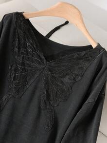 CosyJoli Conjunto de camiseta de manga larga con cuello redondo y vestido camisola con parches de encaje de mariposa para tallas grandes - Negro - Ver 3