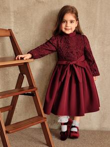 SHEIN Christmas Kids Dress, Partywear ,Santa Dress , New Years Dress, Christmas Children's Girls' Princess Dress Red Water Soluble Cloth Embroidered Waist Strap Bow Dress Long Sleeve Dress Gorgeous Dress Dress Parent Child Dress Autumn/Winter New Clothes For Kids Winter Winter Fall Haut Christmas Party Dress Winter Clothes - Burgundy - View 8