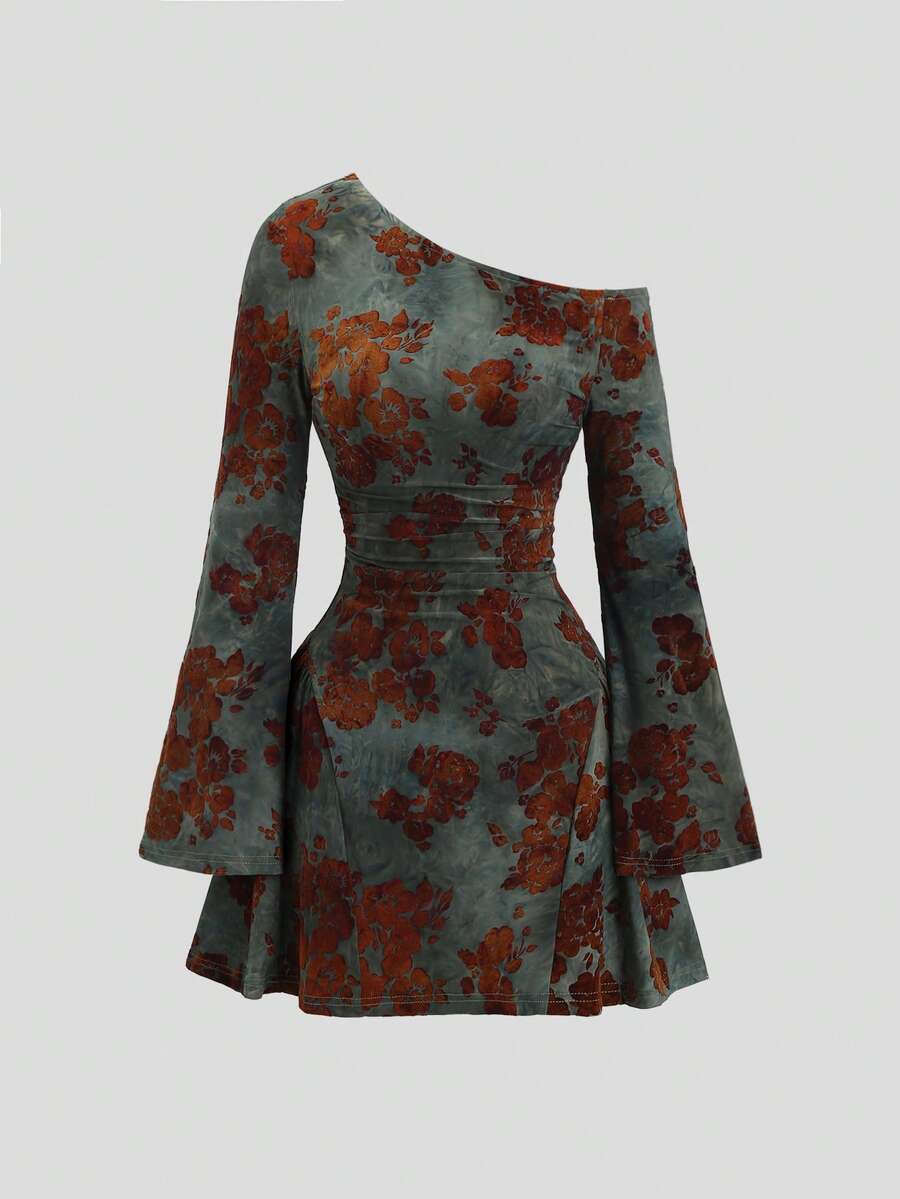 Sweetra 复古绿色植绒不对称露肩喇叭袖褶饰腰部秋季女式短款连衣裙 - 綠色 - 查看 1