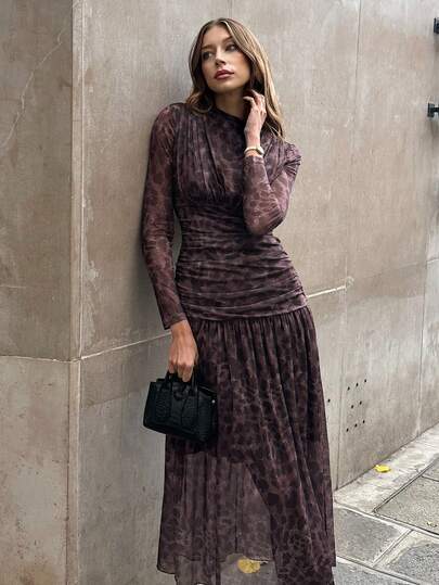 Pariaura Colección otoño 2025: Elegante vestido largo con estampado de leopardo y detalles fruncidos - Tul delicado, que estiliza la figura, elegante y estilizador de la silueta, ropa de mujer de otoño