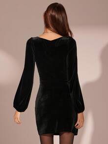 Enchnt Chic Black Long Sleeve Bodycon Dress With Sweetheart Neckline And White Bow Detail - Black - View 7