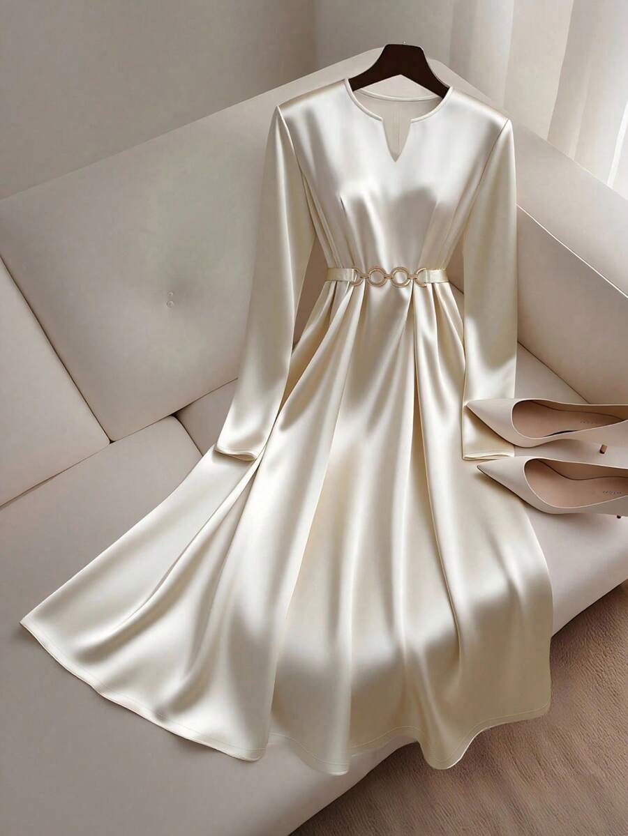 Franclia 时尚简约V领长袖修身腰金属扣腰带长裙 - 杏色 - 查看 1