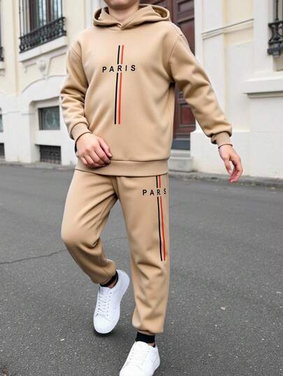SHEIN Bộ 2 áo hoodie và quần dài in chữ và họa tiết Paris cho bé trai, thích hợp mặc đi làm, đi học, mặc thường ngày và chơi thể thao