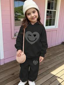 1 套年轻女孩休闲时尚舒适简约百搭创意可爱脸和心形图案长袖连帽衫和运动裤套装，秋冬 - 黑色 - 查看 3