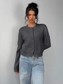 SHEIN BASICS 女款休閒純色圓領長袖寬鬆短版開襟衫，秋冬季 - 深灰色 - 查看 3