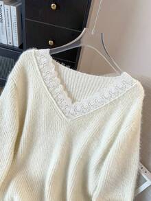 Selianne 女式 V 领蕾丝边拼布常规版型优雅淑女风格日常百搭仿皮草柔软舒适针织毛衣，秋冬 - 米色 - 查看 3