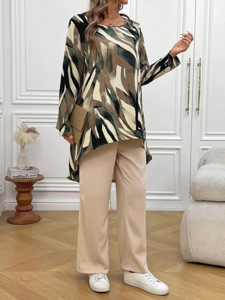 女性用フルプリントラウンドネック長袖ハイロー裾トップとワイドレッグパンツルーズ2ピースセット、女性用ブラウスとパンツセット、女性用カジュアルパンツセット、女性用2ピースアウトフィットサマーパンツセット、女性用無地Vネック半袖シャツとプリントパンツカジュアルスーツ2点セット、女性用オールオーバープリント半袖トップと無地パンツセット、秋の女性服、秋のアウトフィット、秋冬の女性服、ビジネスカジュアルな女性、カントリーアウトフィットの女性、ベーシックな女性教師のアウトフィット、女性のお出かけトップス、女性の秋の服、女性の学校復帰