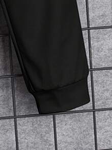 SHEIN 男童休闲舒适连帽长袖运动衫和宽松印花运动裤套装，秋冬 - 黑色 - 查看 3