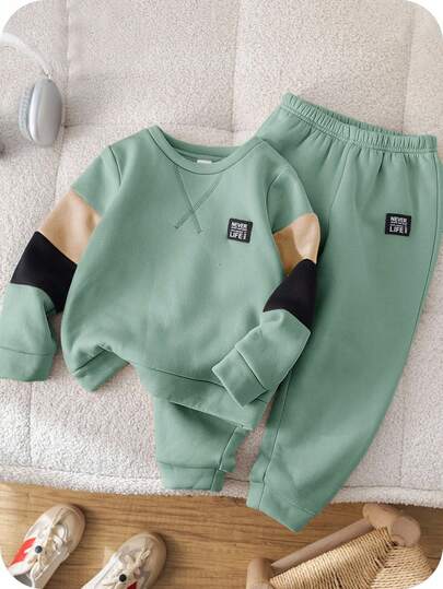 2 件套青少年男孩运动休闲拼色圆领运动衫和运动裤套装，适合上学、居家、日常穿着、健身、百搭且简约