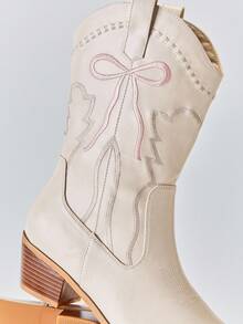 Solezae 女士迷人尖头粗跟刺绣中筒牛仔靴 - 米色 - 查看 7