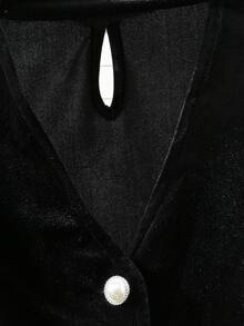 GlowEve CURVE 加大码女式法式优雅黑色天鹅绒挂脖 V 领泡泡袖长袖衬衫，法式约会夜派对天鹅绒衬衫 - 黑色 - 查看 3