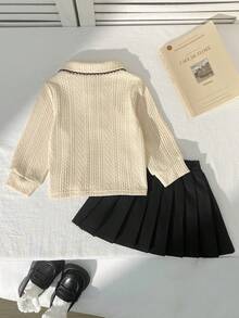 Souflis Souflis 两件套女婴优雅可爱提花针织长袖POLO领开衫上衣搭配松紧腰百褶裙，适合通勤、上学、休闲、度假、运动、居家等场合，尺码6个月至3岁，女婴服装，女婴服饰，返校季，学院风，四季皆宜 - 卡其色 - 查看 2