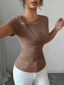 Elenzga Áo thun tay ngắn họa tiết nút vàng hồng 3D cổ bất đối xứng thanh lịch dành cho nữ - Cà phê nâu - Xem 3