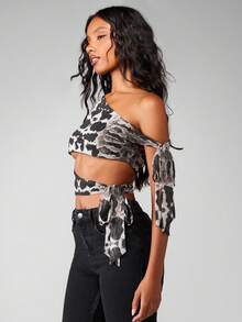 MISSGUIDED Tie Dye Print Crop Top One Shoulder Design Sleeveless Bralette Summer Festival Casual Party Asymmetric Cut Butterfly Sleeve Club Wear Contemporary Fashion Statement