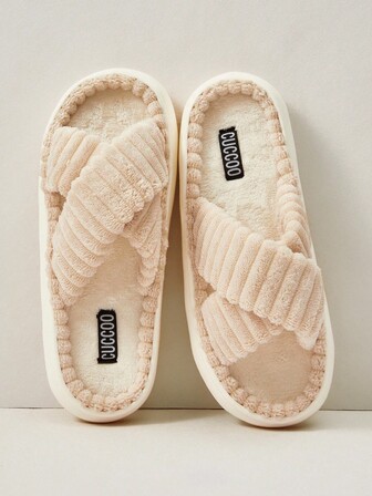 Cuccoo Kvinnors platt Fashionabla och bekväma hem Vita fluffiga tofflor för sommarsemester Skor Sommarrea Back To School Skor College Studentskor Jul Höst Nyår Semester