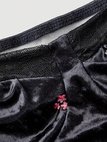 SHEIN MOD Blusa de moda de manga larga con cuello de corazón y estampado floral para mujer