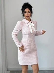 Modelyn Vestido Curto Grosso de Tweed com Laço, Botão e Manga Longa, Rosa, Outono/Inverno - Rosa chiclete - Visão 1