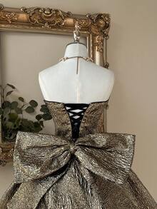 Lovelzi Elegantes luxuriöses goldfarbenes Jacquard-Satin-A-Linien-Kleid mit Trägerlos, Rückenausschnitt und abnehmbarer Schleife, geeignet für Hochzeiten, Junggesellenabschiede, Urlaub, Cocktailveranstaltungen, Abschlussbälle, Geburtstage, Hochzeitsgäste, Abschluss, Abendessen, Homecoming