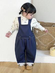 SHEIN Little Byeori 女婴纯色图案牛仔宽松翻边工装裤 - 深色水洗藍 - 查看 1