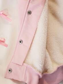 Sparklyn 女童休闲连帽羊毛夹克，袖子饰有粉色蝴蝶结，正面有蝴蝶刺绣，白色纽扣开合，适合秋冬季外出、通勤，搭配长袖毛衣和裤子 - 粉色 - 查看 7