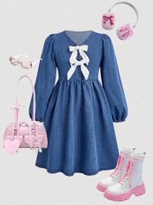 SHEIN 女童超大白色蝴蝶结点缀蓝色牛仔泡泡袖宽松连衣裙 - 中等水洗藍 - 查看 2