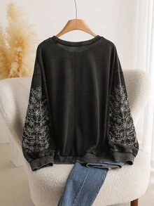 SHEIN CURVE+ 大尺碼女款休閒長袖刺繡雪花水洗圓領寬鬆套頭運動衫 秋冬款 - 黑色 - 查看 2