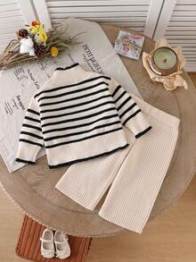 SHEIN Playful Pals 女宝宝秋冬粗条纹可爱针织毛衣上衣和卡其裤套装 - 杏色 - 查看 2