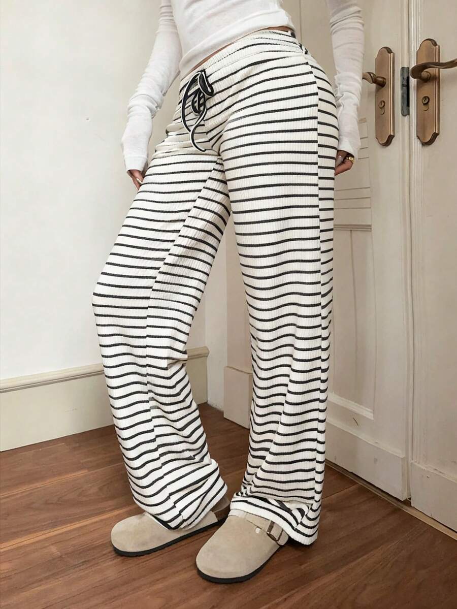 SHEIN EZwear 女士休闲低腰条纹拉绒抽绳腰部瑜伽宽松裤，舒适居家穿着，秋冬 - 黑與白 - 查看 1