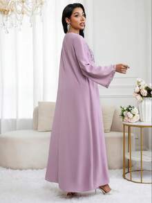 Al Najma 女士优雅阿拉伯风格 V 领喇叭袖缀饰连衣裙 - 紫丁香色 - 查看 2