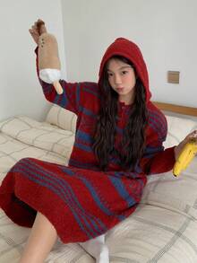 DAZY 女士宽松连帽中长家居连衣裙，半绒条纹提花图案，冬季蓬松舒适，睡衣风。