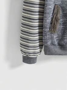 ROMWE Grunge Punk Sudadera holgada con alas punk, estampado de cruz, rhinestones, parches de rayas degradadas y tela suave para mujer de talla grande - Gris - Ver 7