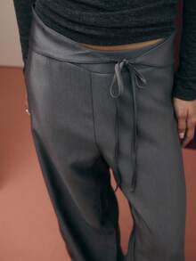 Nöista Pantaloni largi din satin gri închis, cu talie înaltă și curea cu legături independente, pentru o croială elegantă și confortabilă; Pantaloni largi din satin, ideali pentru ținute casual elegante și pantaloni de seară; Potriviti pentru stiluri de toamnă, iarnă, Halloween și Anul Nou. - Gri - Vizualizare 3