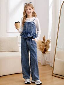 Conjunto de 3 peças de jeans estilo Y2K para meninas pré-adolescentes, incluindo: blusa jeans azul-claro com alças e babados, camiseta branca justa de manga comprida e calça jeans azul-claro com pernas largas. Tecido macio e confortável, adequado para uso diário, escola e deslocamento. - Azul e branco - Ver 5