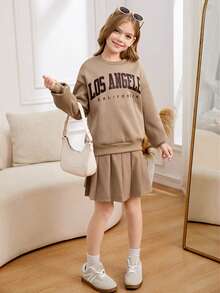 2 件套青少年女孩仿两件套 Polo 领运动衫和百褶裙套装，宽松复古学院风图案印花字母连帽衫 + 裙子，适合秋冬季返校和休闲装 - 卡其色 - 查看 5