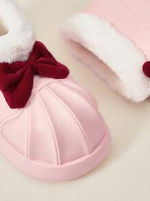 Cuccoo 蝴蝶结装饰毛绒雪地靴带衬里，温暖时尚，适合女性，适合圣诞节和新年假期氛围的秋冬季百搭外套