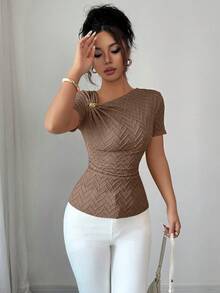 Elenzga Áo thun tay ngắn họa tiết nút vàng hồng 3D cổ bất đối xứng thanh lịch dành cho nữ - Cà phê nâu - Xem 5