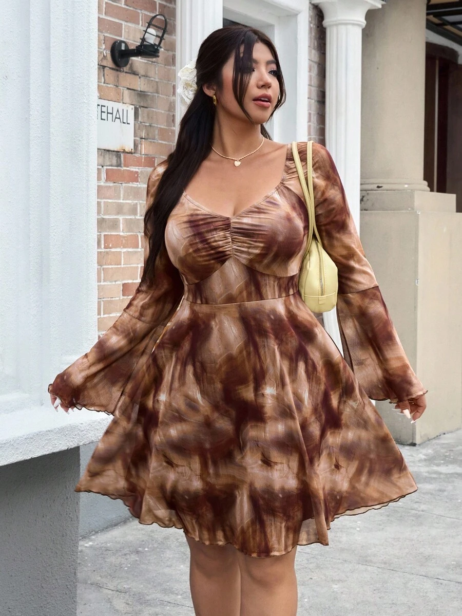SHEIN EZwear 大码抽象扎染印花喇叭袖迷你连衣裙 - 彩色 - 查看 1