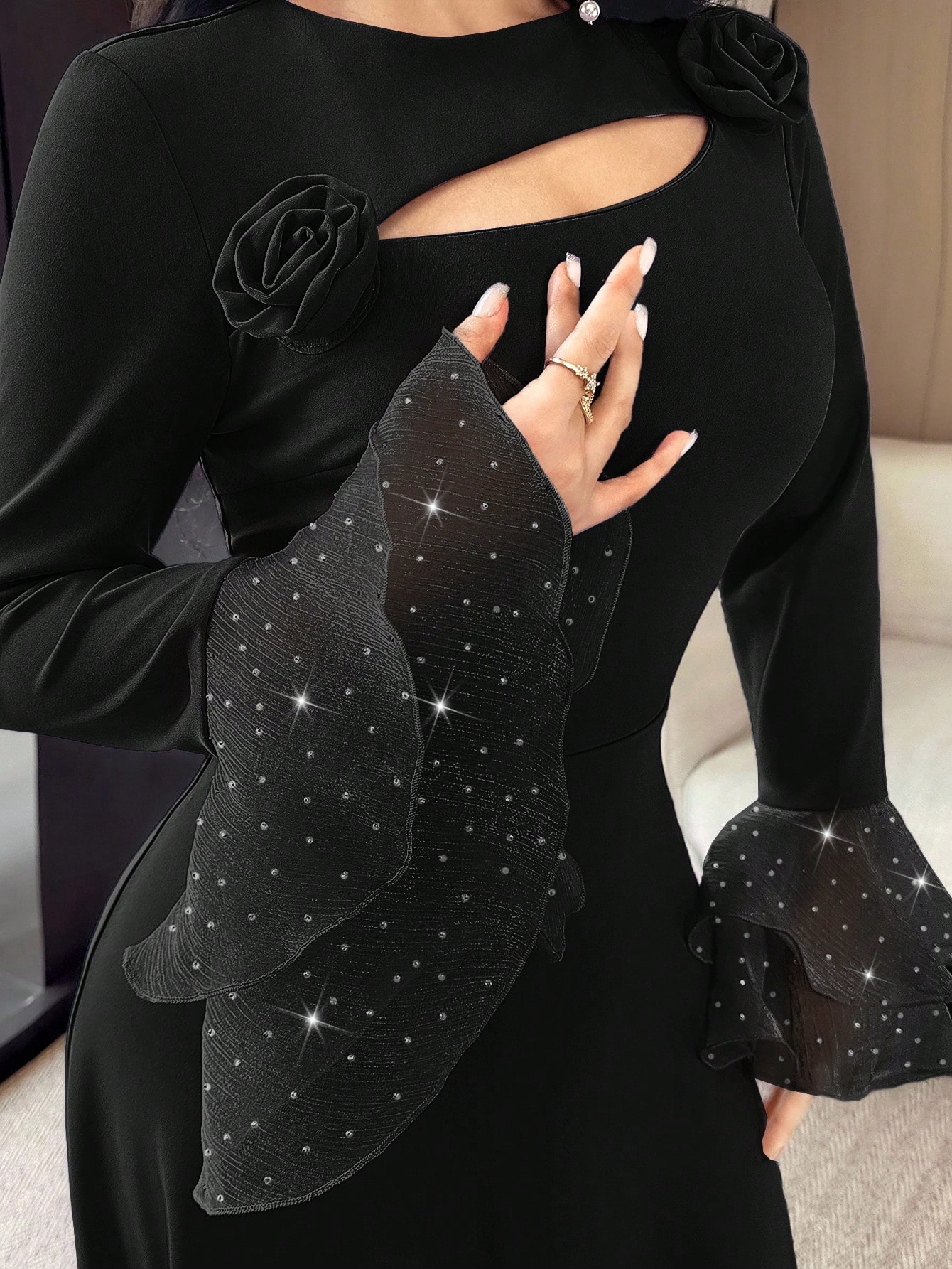 Feyla فستان أنيق متوسط الطول مع أكمام واسعة وزهور...