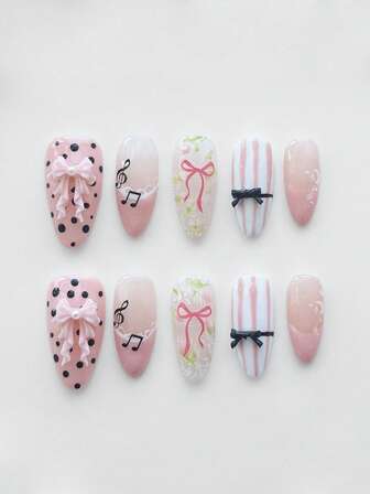 Anime 10 pièces Faux ongles de haute qualité faits main avec nœud papillon mignon, note de musique et étoile + 3 pièces adhésif double face, stickers d'art pour ongles amovibles style français Y2K avec chaîne de strass et pois, convient pour les vacances, les fêtes, la danse et le port quotidien