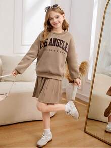 2 件套青少年女孩仿两件套 Polo 领运动衫和百褶裙套装，宽松复古学院风图案印花字母连帽衫 + 裙子，适合秋冬季返校和休闲装 - 卡其色 - 查看 4