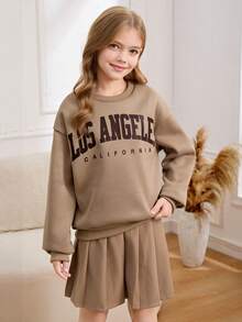 2 件套青少年女孩仿两件套 Polo 领运动衫和百褶裙套装，宽松复古学院风图案印花字母连帽衫 + 裙子，适合秋冬季返校和休闲装 - 卡其色 - 查看 3