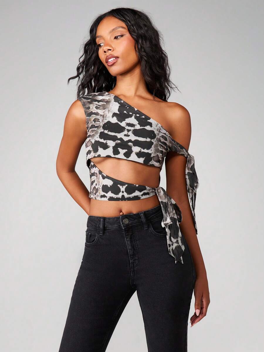 MISSGUIDED Tie Dye Print Crop Top One Shoulder Design Sleeveless Bralette Summer Festival Casual Party Asymmetric Cut Butterfly Sleeve Club Wear Contemporary Fashion Statement