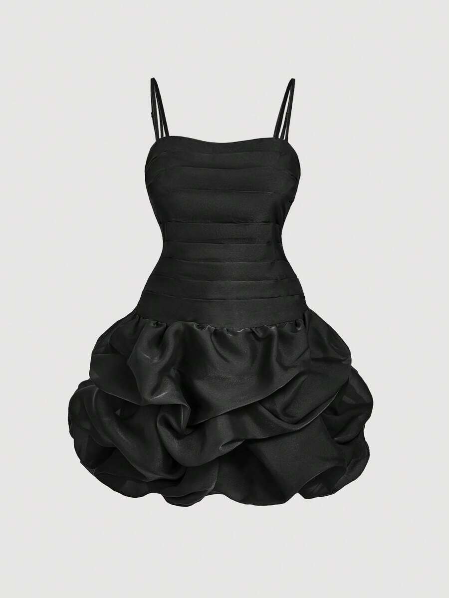 SHEIN MOD Robe camisole courte à volants floraux romantiques noire pour grandes tailles - Noir - Voir 1