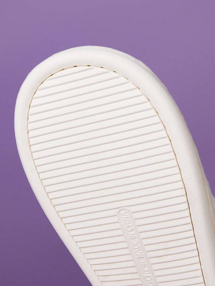FRIENDS X SHEIN Pantofole da casa da donna per autunno/inverno con ricamo di aragosta e lettera - Bianco - Visualizzare 9