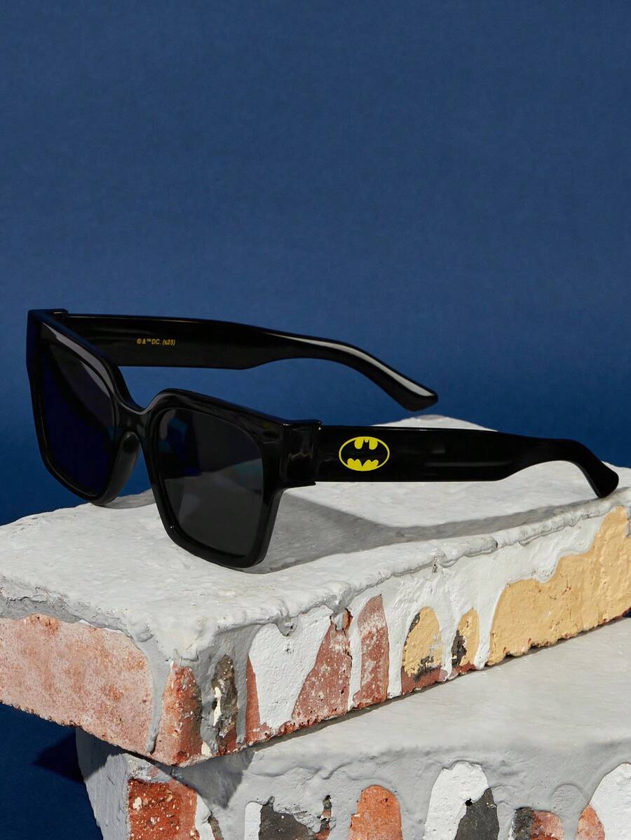 BATMAN X SHEIN 大框方形黑色时尚眼镜男女通用，适合日常佩戴，配有储物袋，适合度假、旅行、户外摄影 - 黑色 - 查看 1